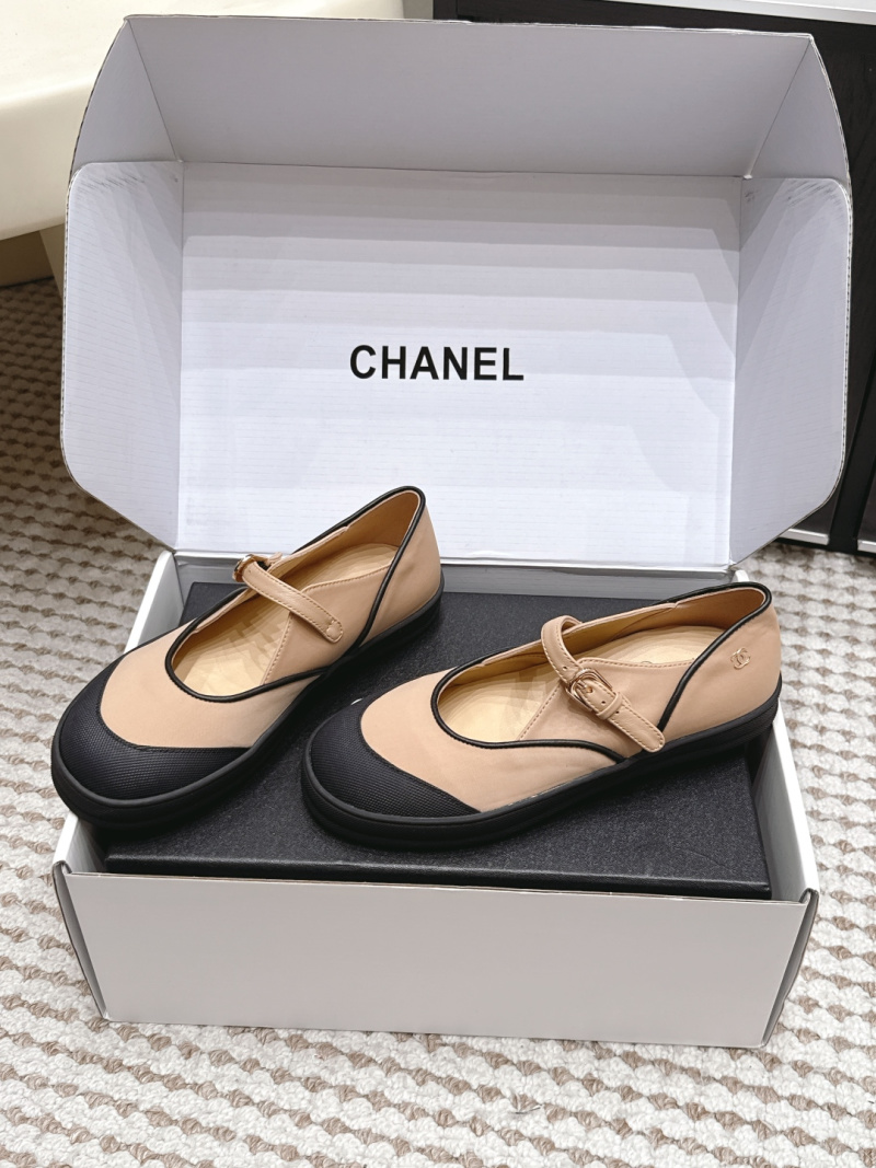 Женские мокасины с ремешком, цвет бэж и чёрный Chanel