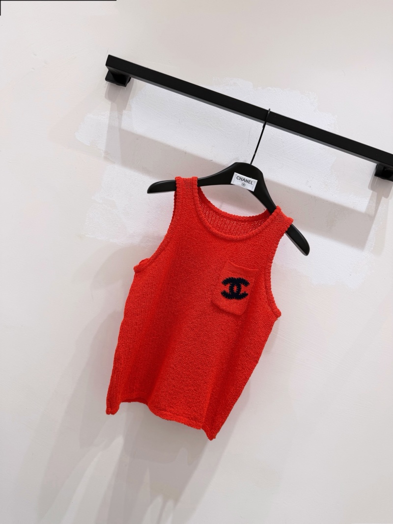 Красный свитер с логотипом Chanel