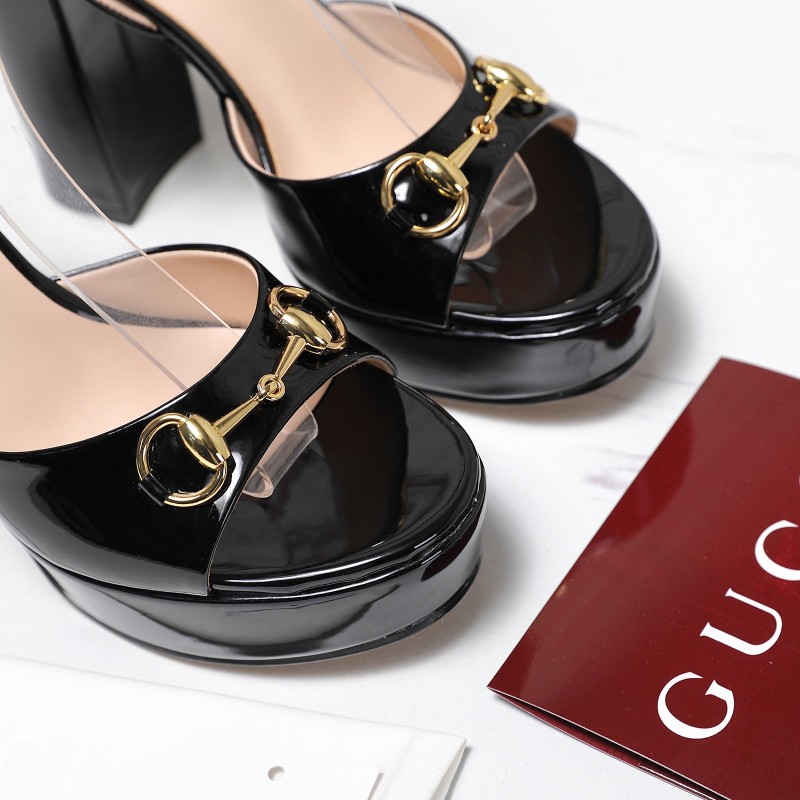 Босоножки на высокой платформе с прозрачными ремешками Gucci