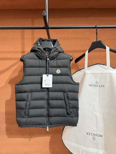 Жилет Moncler