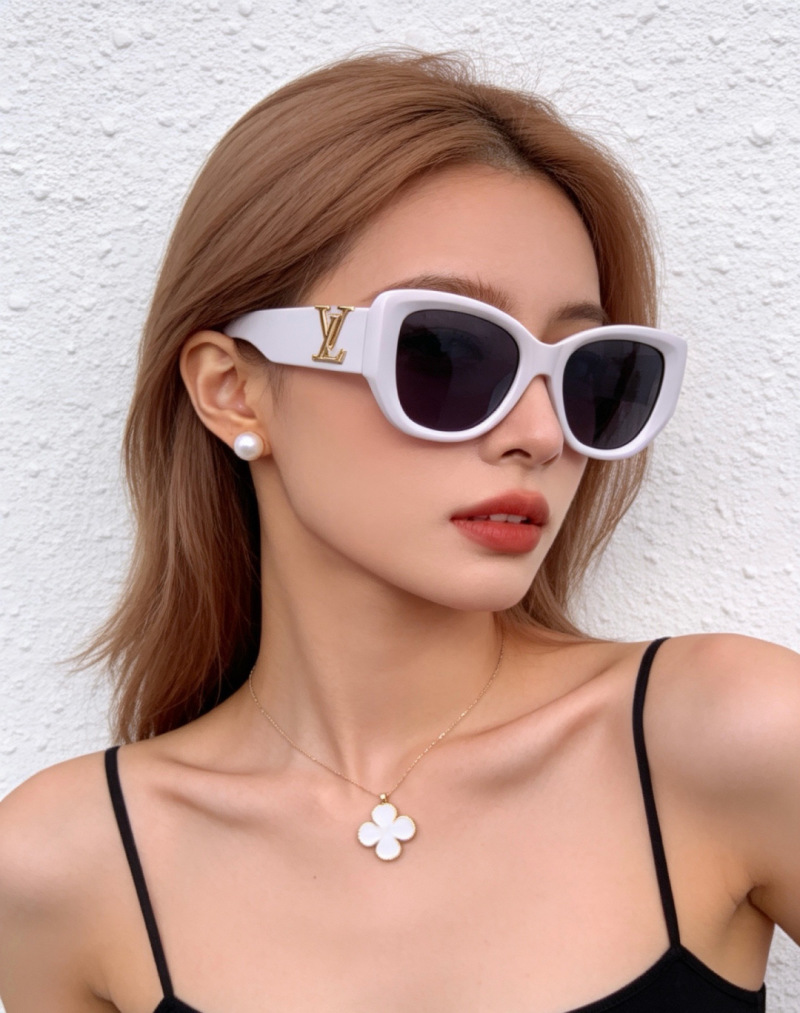 Солнцезащитные очки женские белые квадратные Louis Vuitton