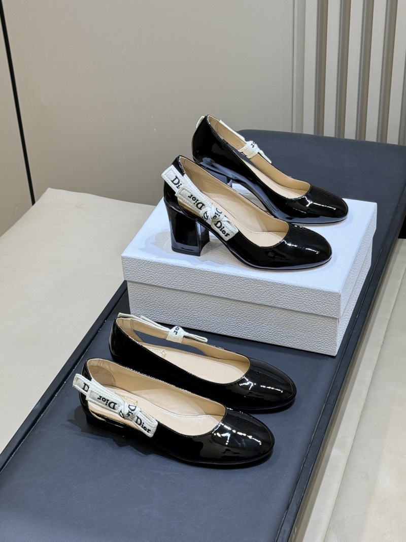 Черные лаковые туфли Dior с декоративным ремешком