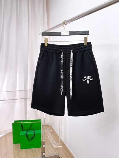 Мужские шорты черные Prada