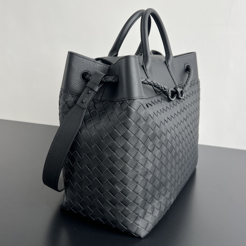 Сумка Bottega Veneta Andiamo плетеная черная