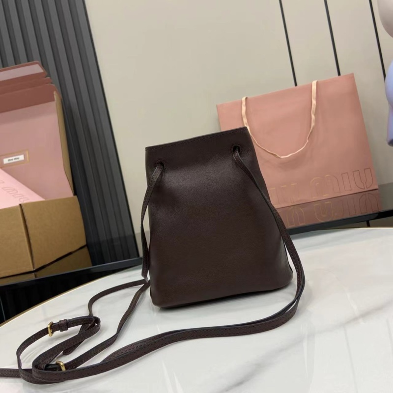 Сумка-мешок Miu Miu коричневая