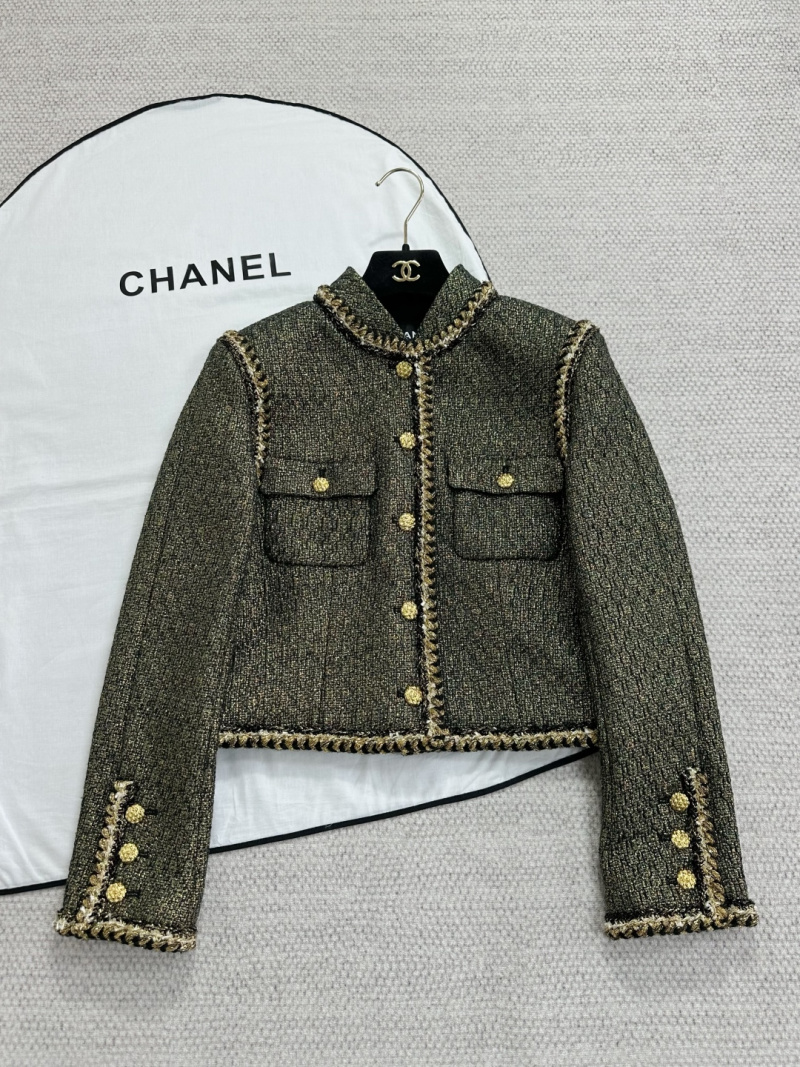 Жакет из твида с золотой отделкой Chanel