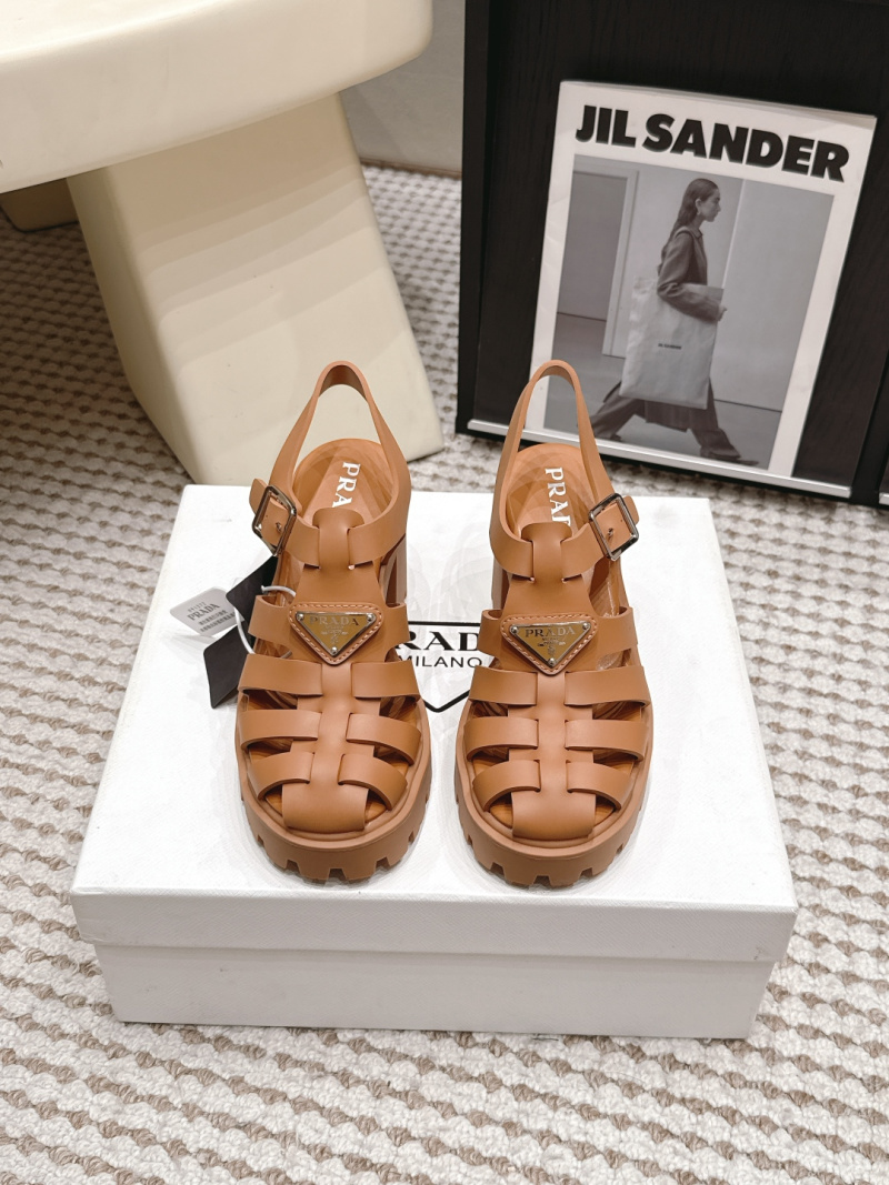 Женские босоножки на платформе Prada