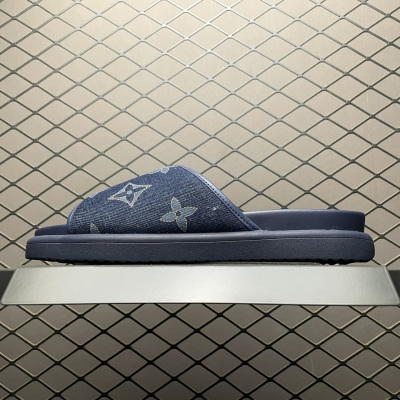 Шлёпанцы Louis Vuitton