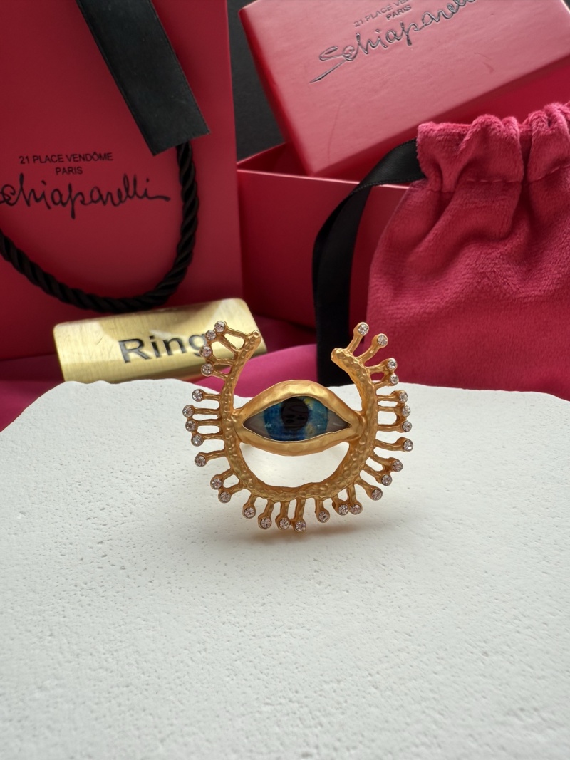 Брошь в виде глаза Schiaparelli