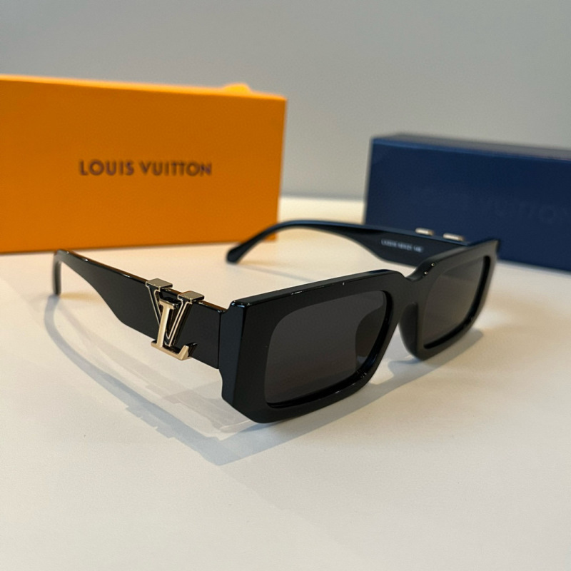 Солнечные очки Louis Vuitton