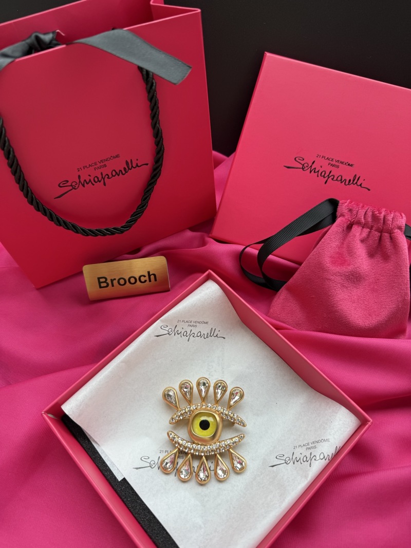 Брошь Schiaparelli в виде глаза