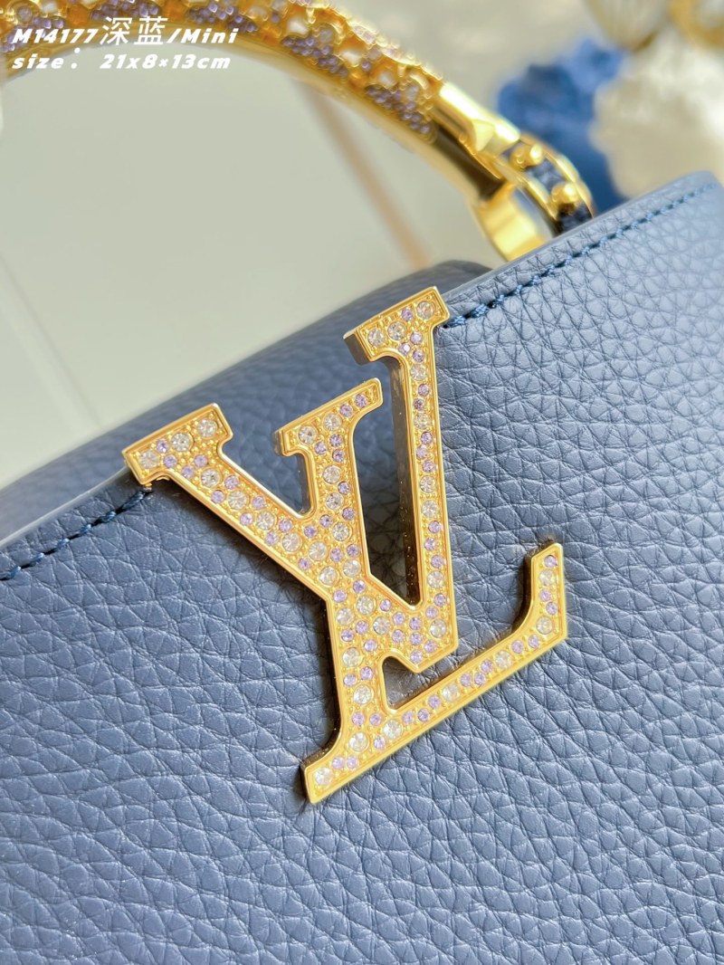 Синяя сумка Louis Vuitton Capucines