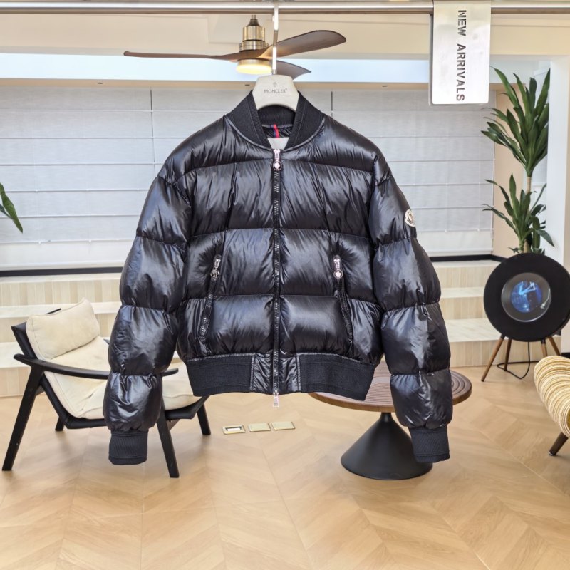 Пуховик Moncler