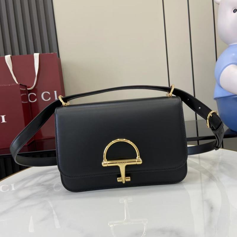 Сумка Gucci с золотой фурнитурой