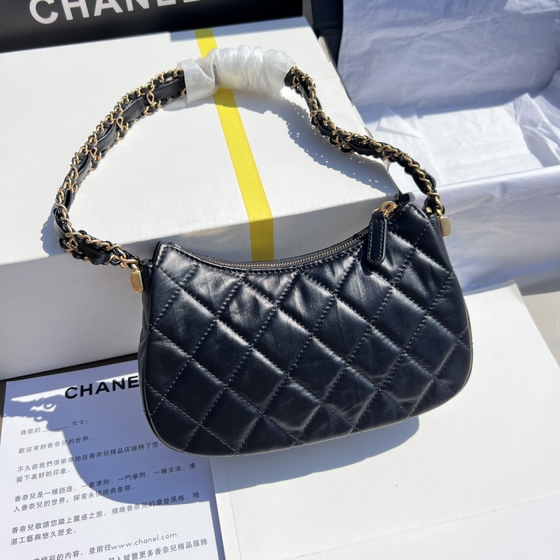 Сумка Chanel Hobo черная с золотой фурнитурой