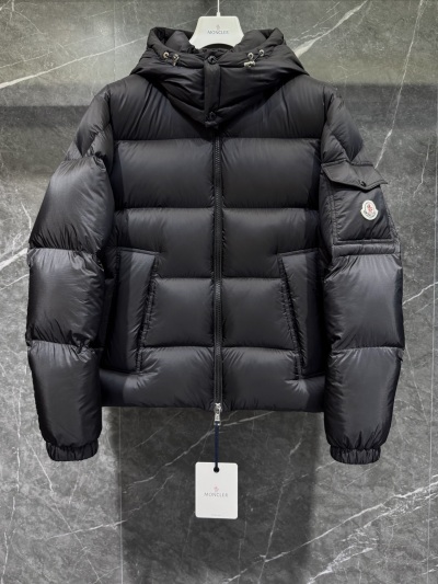Пуховик Moncler