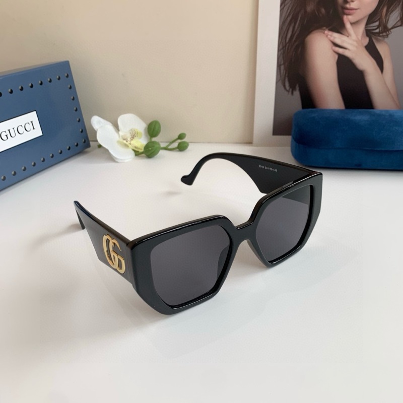 Солнцезащитные очки Gucci черные квадратные