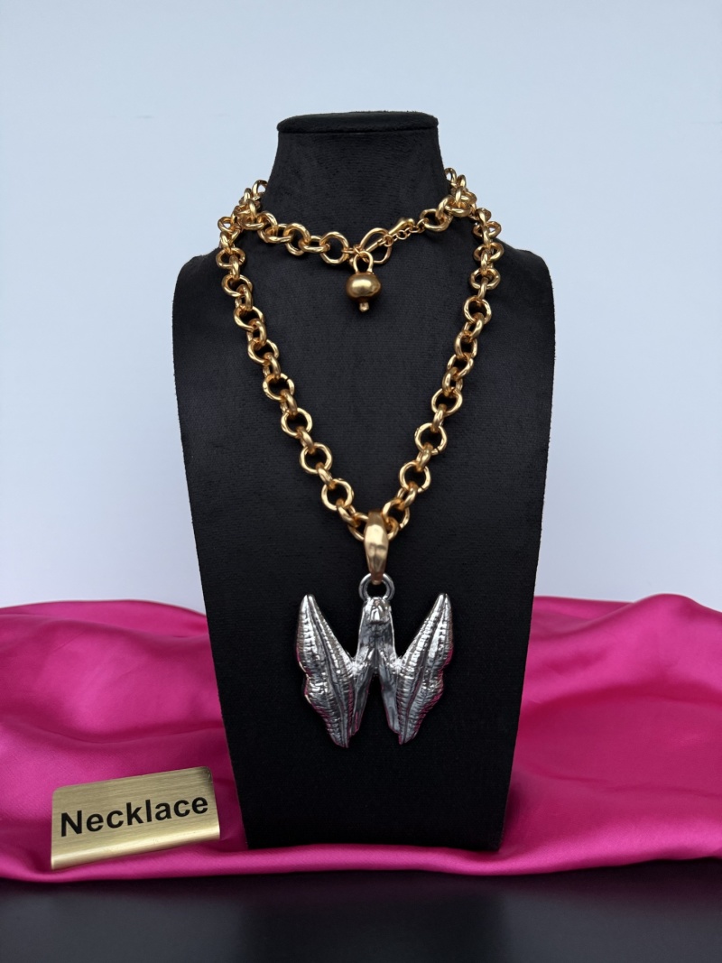 Колье с подвеской в виде крыльев Schiaparelli