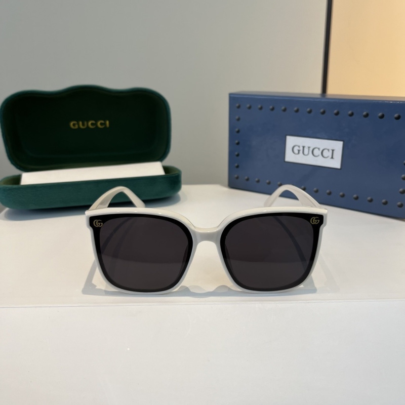 Солнцезащитные очки Gucci белые