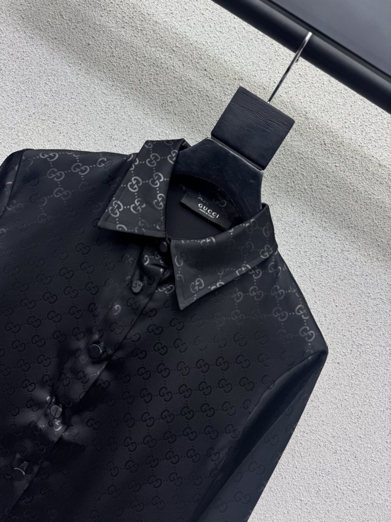 Чёрная рубашка с принтом Gucci
