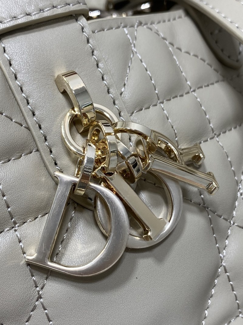 Сумка Dior Lady Dior бежевая