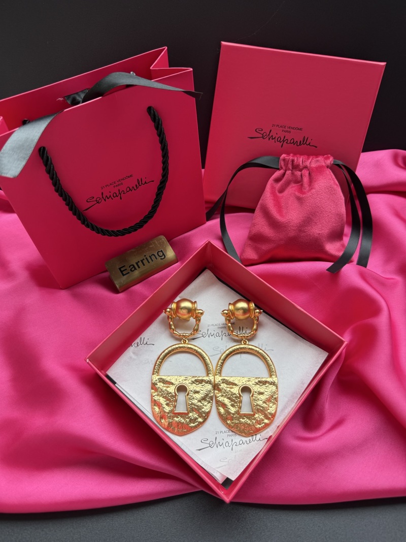 Золотистые серьги в форме замка Schiaparelli