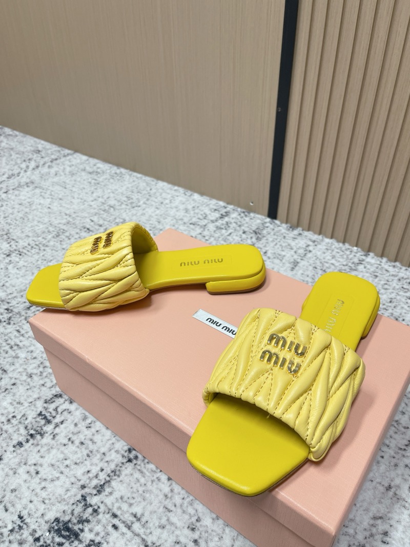Босоножки женские Miu Miu, желтый цвет, стеганая кожа