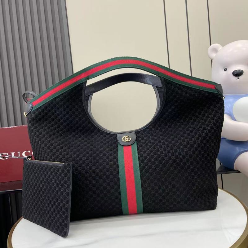 Сумка Gucci с монограммой и ремешком