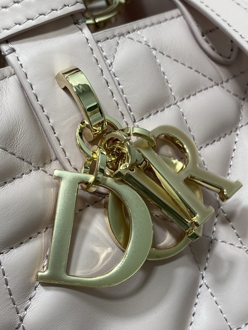 Сумка Dior Lady Dior розовая
