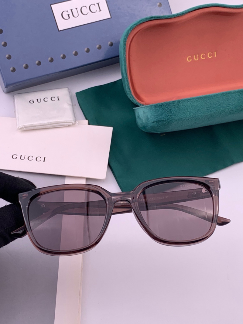 Солнечные очки в квадратной оправе Gucci
