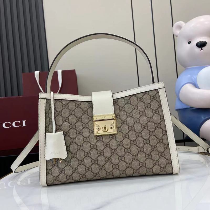 Сумка Gucci с монограммой и замком