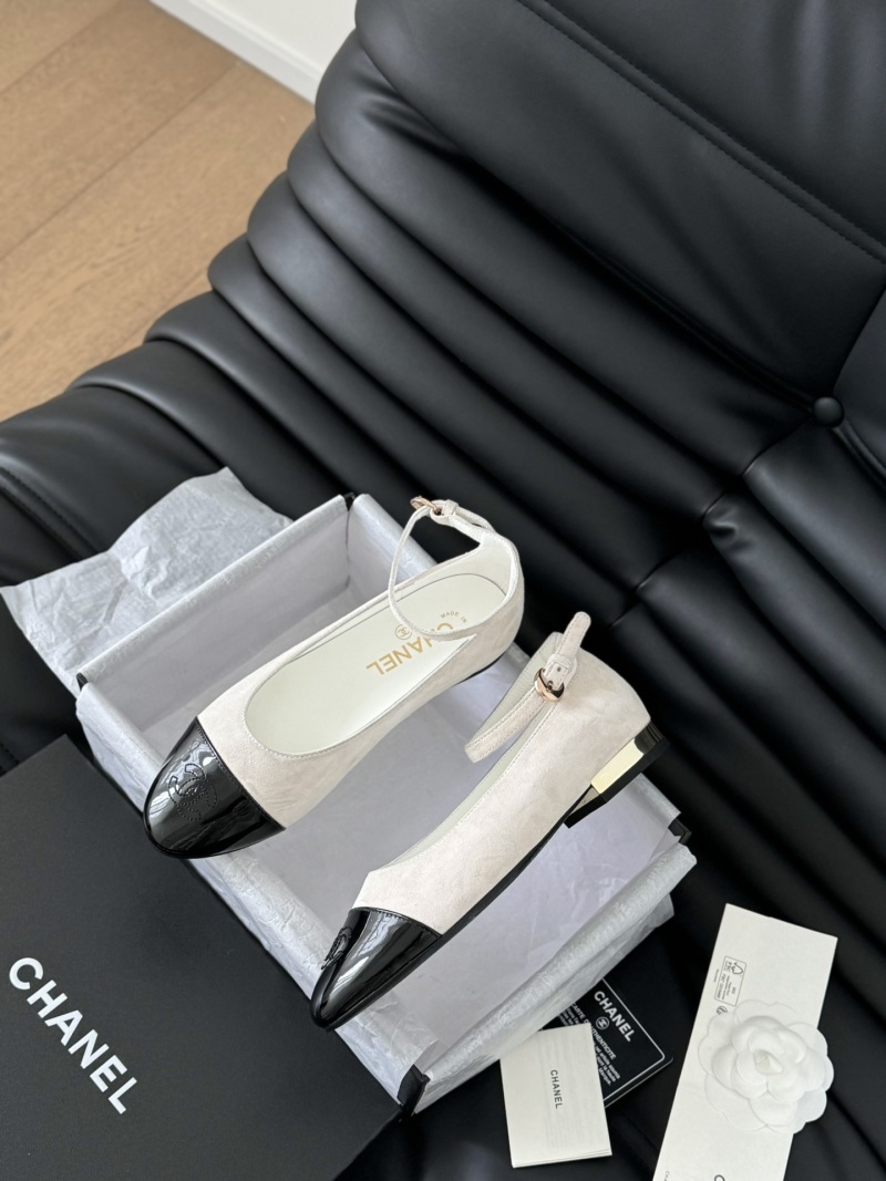 Туфли Chanel классические с ремешком, двухцветные