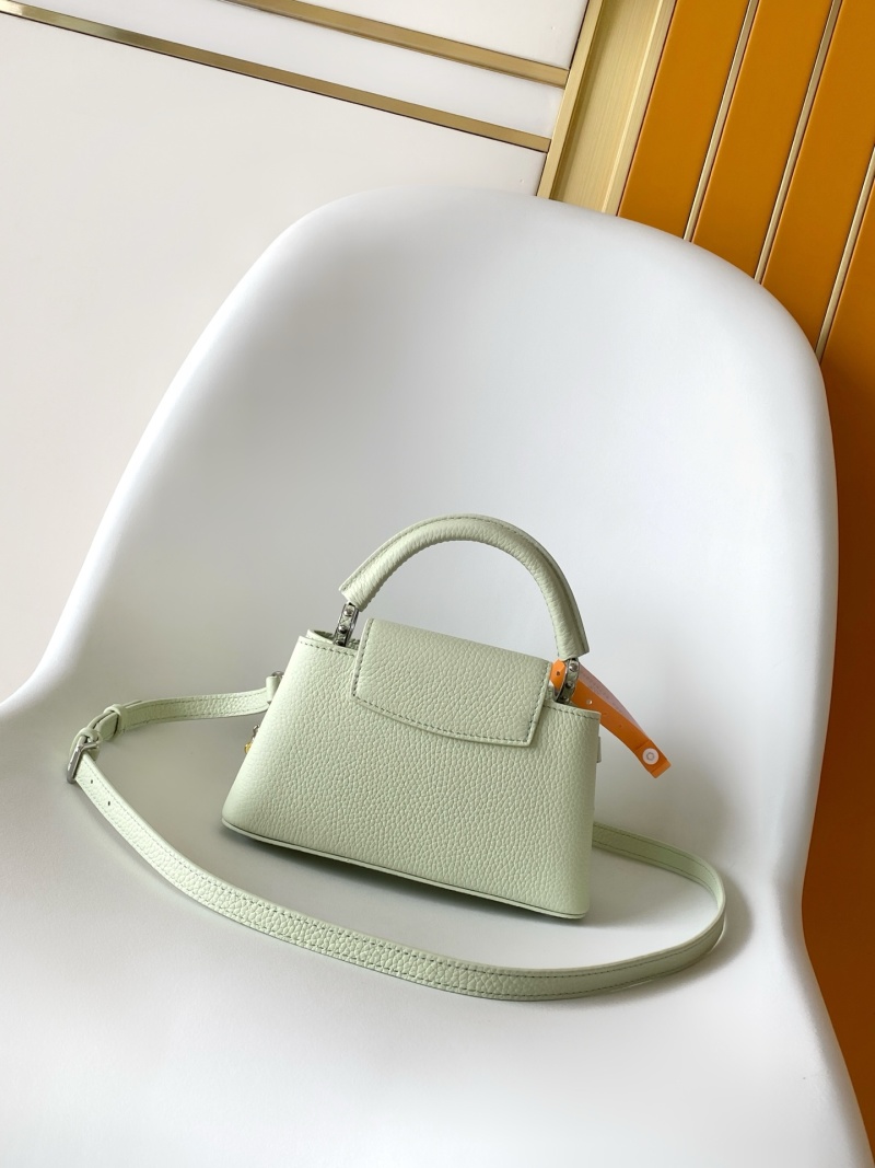 Сумка Louis Vuitton Capucines