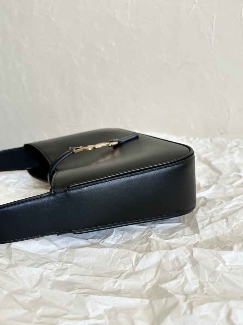 Черная кожаная сумка Saint Laurent