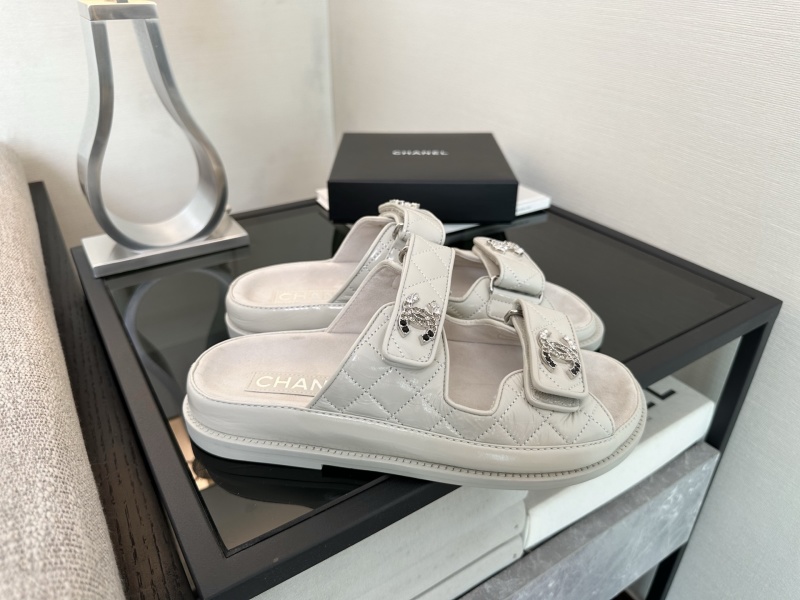 Сандалии женские белые со стразами и липучкой Chanel