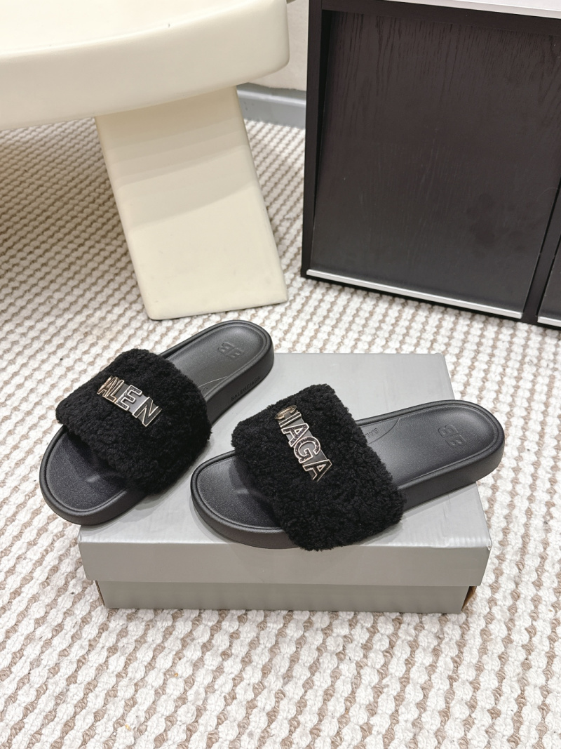 Шлёпанцы Balenciaga с меховым декором