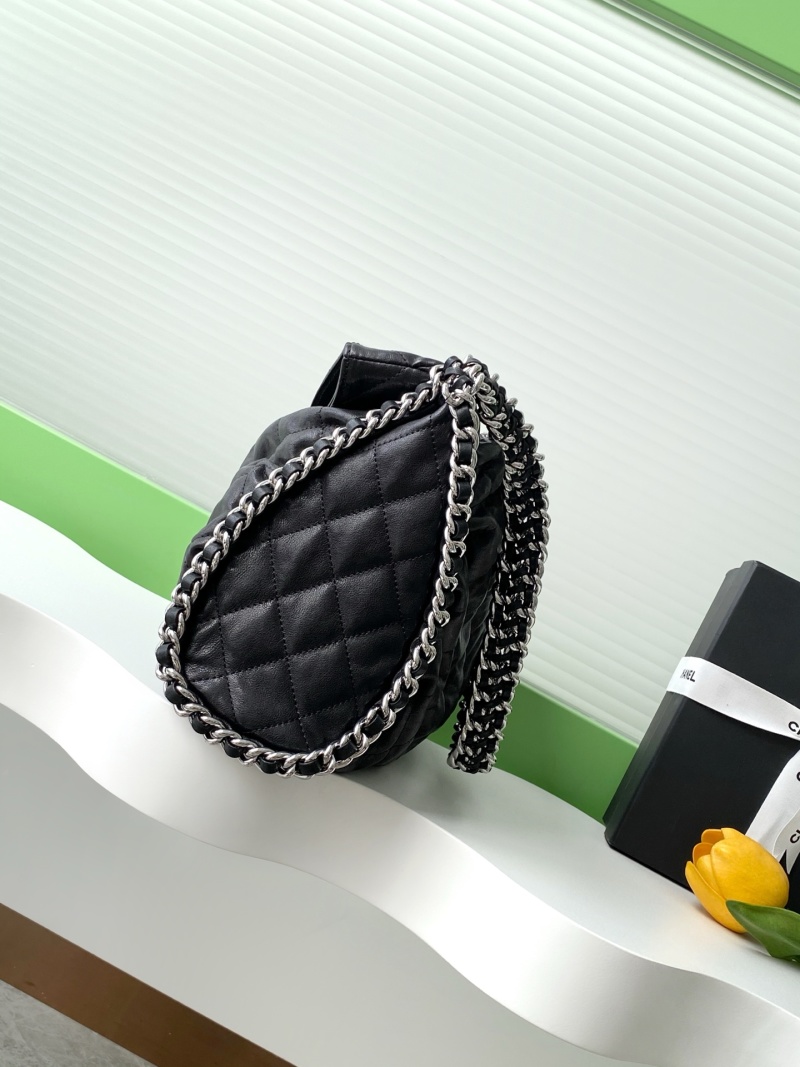 Кожаная сумка Chanel с цепочкой
