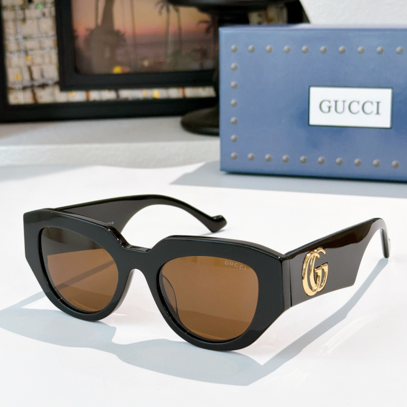 Солнцезащитные очки Gucci GG1421S