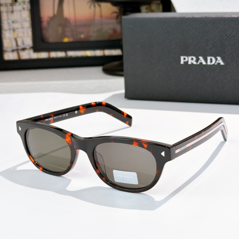 Солнцезащитные очки Prada