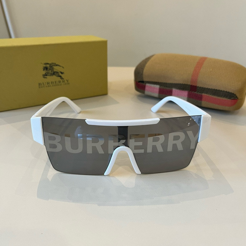 Солнцезащитные очки Burberry BE4291
