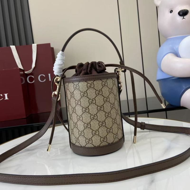 Сумка-мешок Gucci с логотипом GG