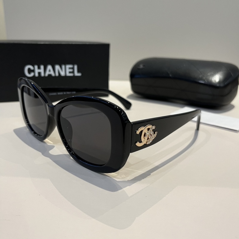 Солнцезащитные очки Chanel