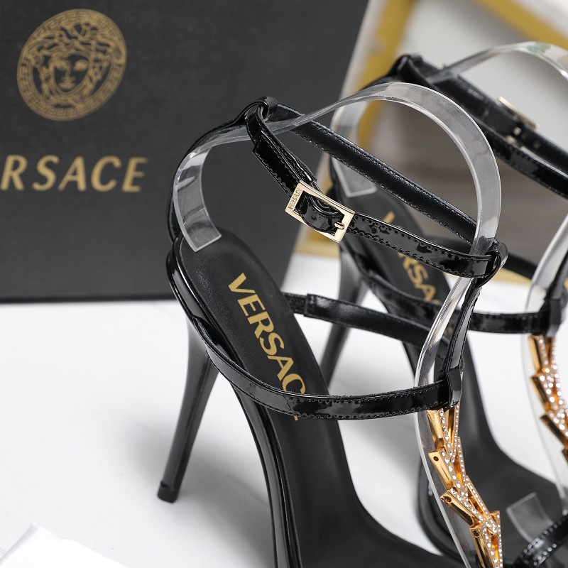 Женские босоножки на высоком каблуке с V-образной пряжкой Versace