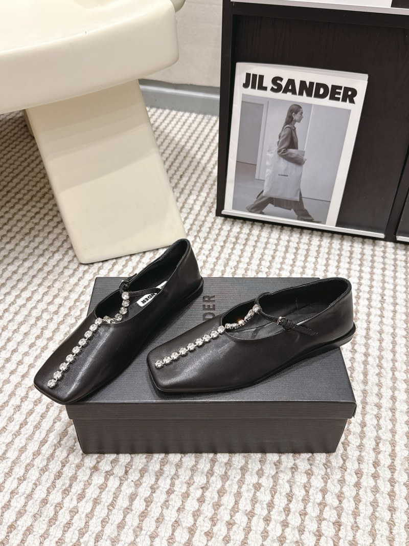 Женские черные туфли с декоративной вставкой из страз Jil Sander