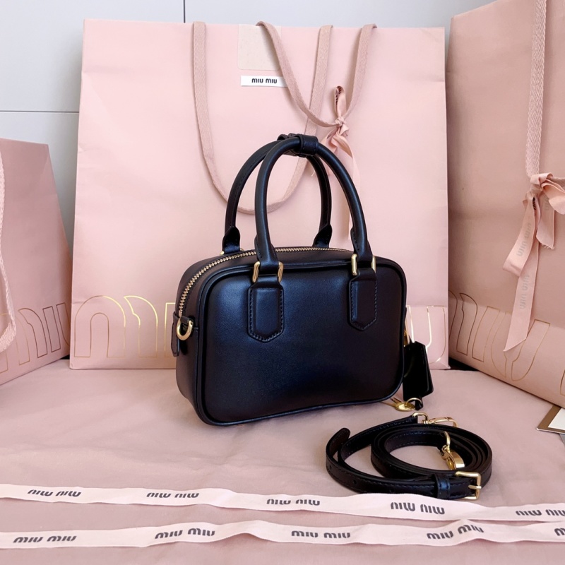 Сумка-боулинг Miu Miu черная