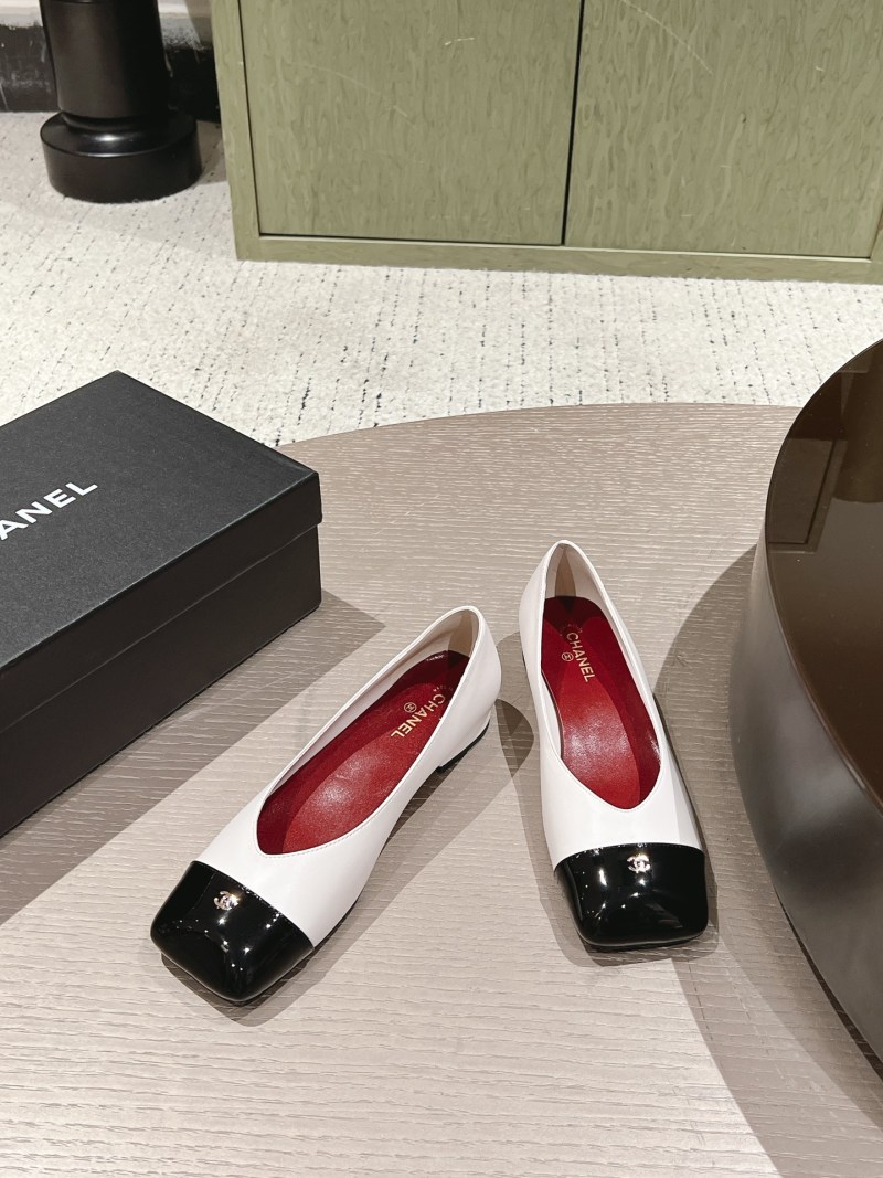 Женские туфли классические двухцветные на каблуке Chanel