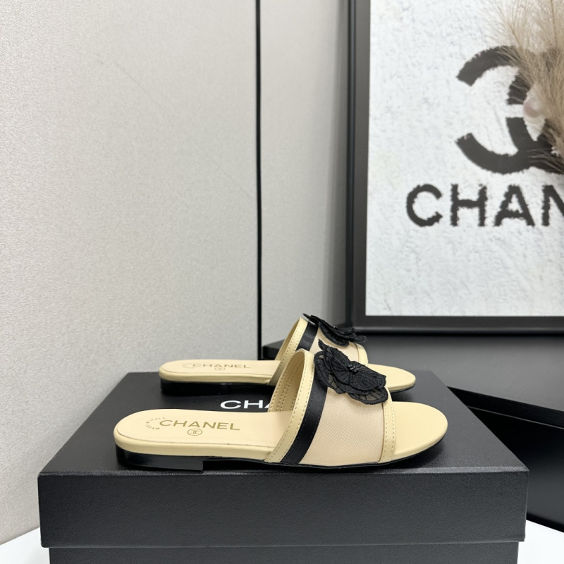Женские сабо из телячьей кожи с цветочным декором Chanel
