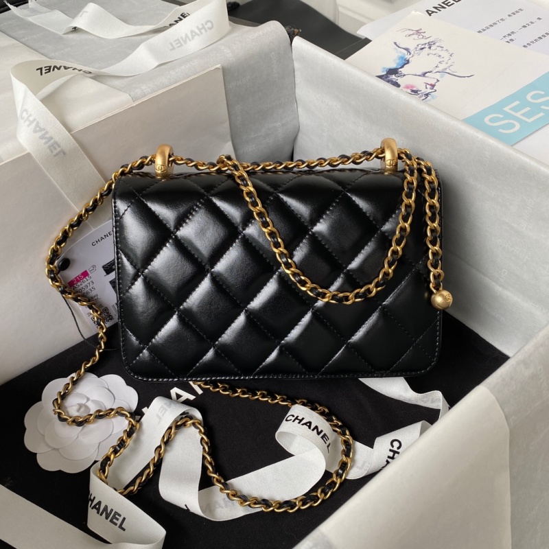 Чёрная сумка Chanel с двойным золотым логотипом, модель mini