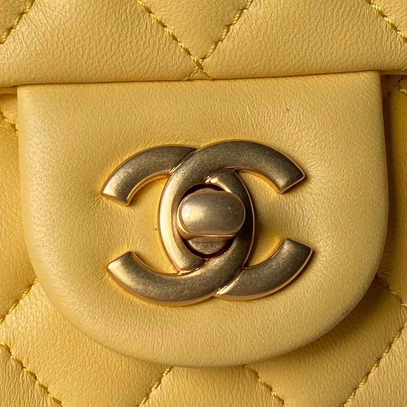 Желтая сумка через плечо с цепочкой Chanel