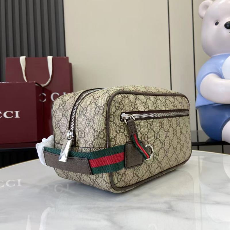Косметичка Gucci с монограммой